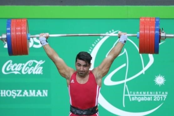 قهرمان ایرانی وزنه برداری جهان، تفاوت فرهنگی را چگونه مدیریت کرد؟