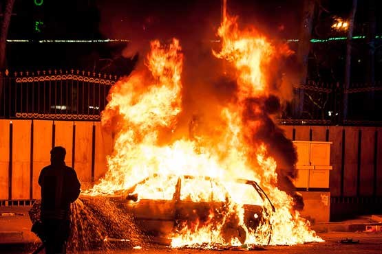 ۳ سرنشین خودرو در آتش سوختند