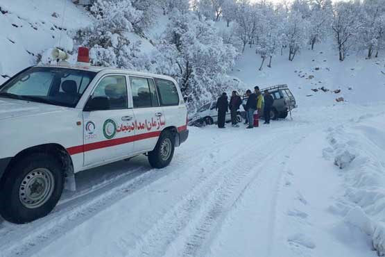 ۴۱ خانوار عشایری گرفتار در برف نجات یافتند