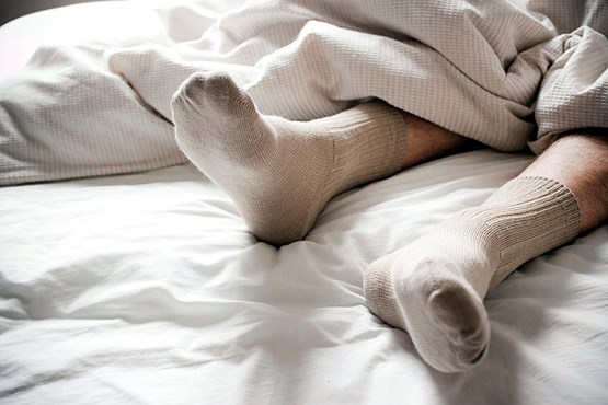 فواید پوشیدن جوراب در رختخواب