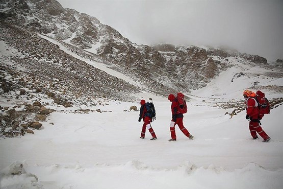 اعزام گروه ارزیاب سانحه هوایی به قله پازن پیر / فرانسوی ها وارد یاسوج شدند +عکس