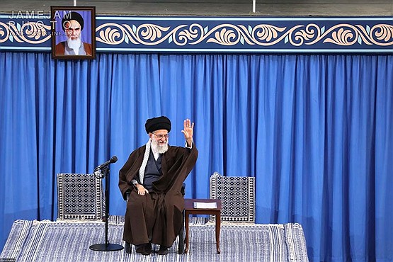 رهبر انقلاب اسلامی: یاد شهدا در کشور امیدبخش و جهت‌بخش است