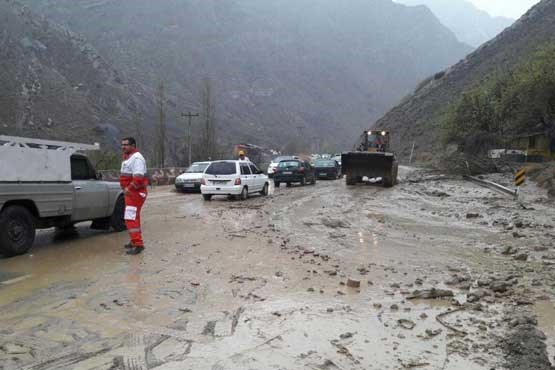 باران، 4 محور را مسدود کرد / ترافیک سنگین در آزادراه کرج- قزوین