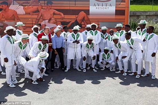 لباس‌های جالب اعضای تیم ملی فوتبال نیجریه در بدو ورود به روسیه (تصاویر)
