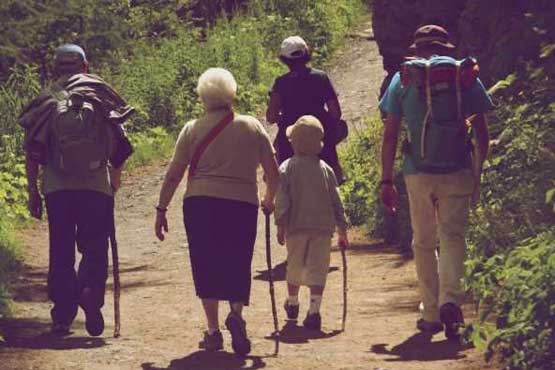 پیاده روی کوتاه مدت برای سالمندان مفید است
