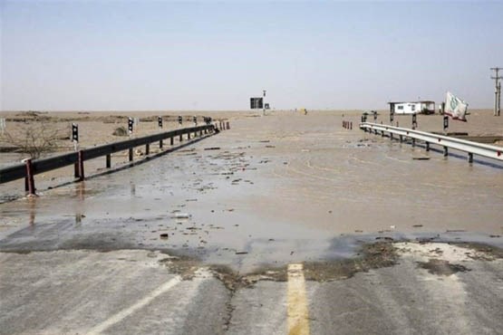 سیلاب ۲ محور در جنوب سیستان و بلوچستان را مسدود کرد