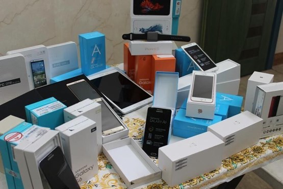 کشف ۸۰ دستگاه تلفن همراه از یک انبار در تهران