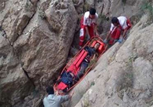 ادامه تلاش برای خارج کردن جسد کوهنورد گمشده در «تنگ زندان»