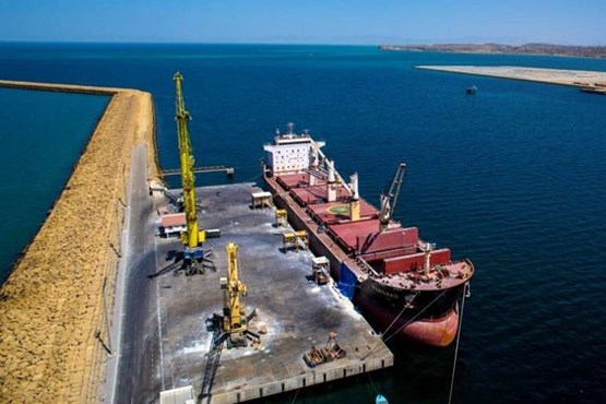 پهلوگیری 5 کشتی حامل کالای اساسی در بندر چابهار