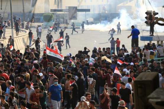وزیر دفاع عراق: طرف سومی به سمت معترضان شلیک می‌کند
