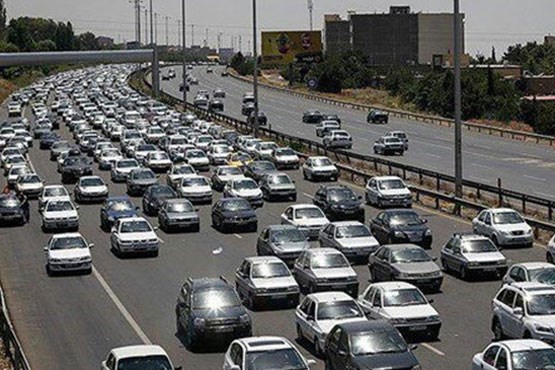ترافیک سنگین در آزادراه کرج-تهران / اعلام محورهای مسدود