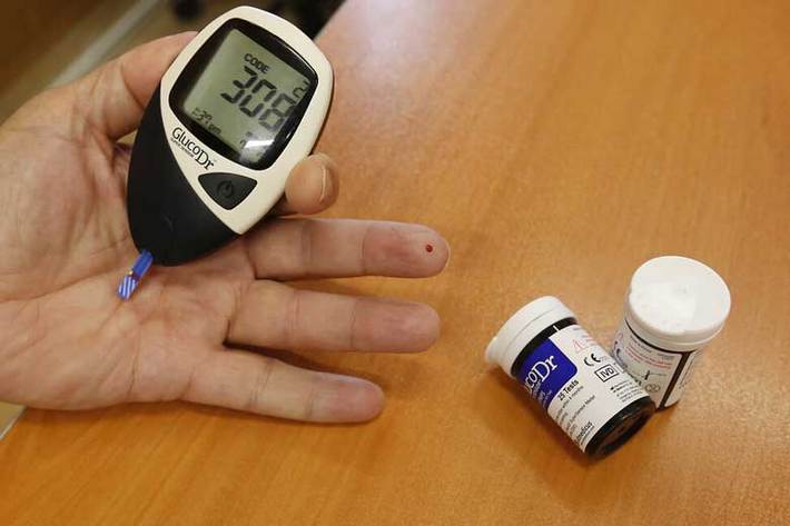 افراد مبتلا به دیابت می‌توانند با کنترل مناسب قند خون به تقویت عملکرد سیستم ایمنی بدن کمک کرده و از ابتلا به ویروس کرونا تا حد امکان پیشگیری کنند.