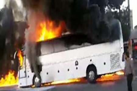 ببینید | آتش‌سوزی اتوبوس در بوشهر