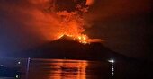 ببینید | فوران آتشفشان روآنگ در اندونزی