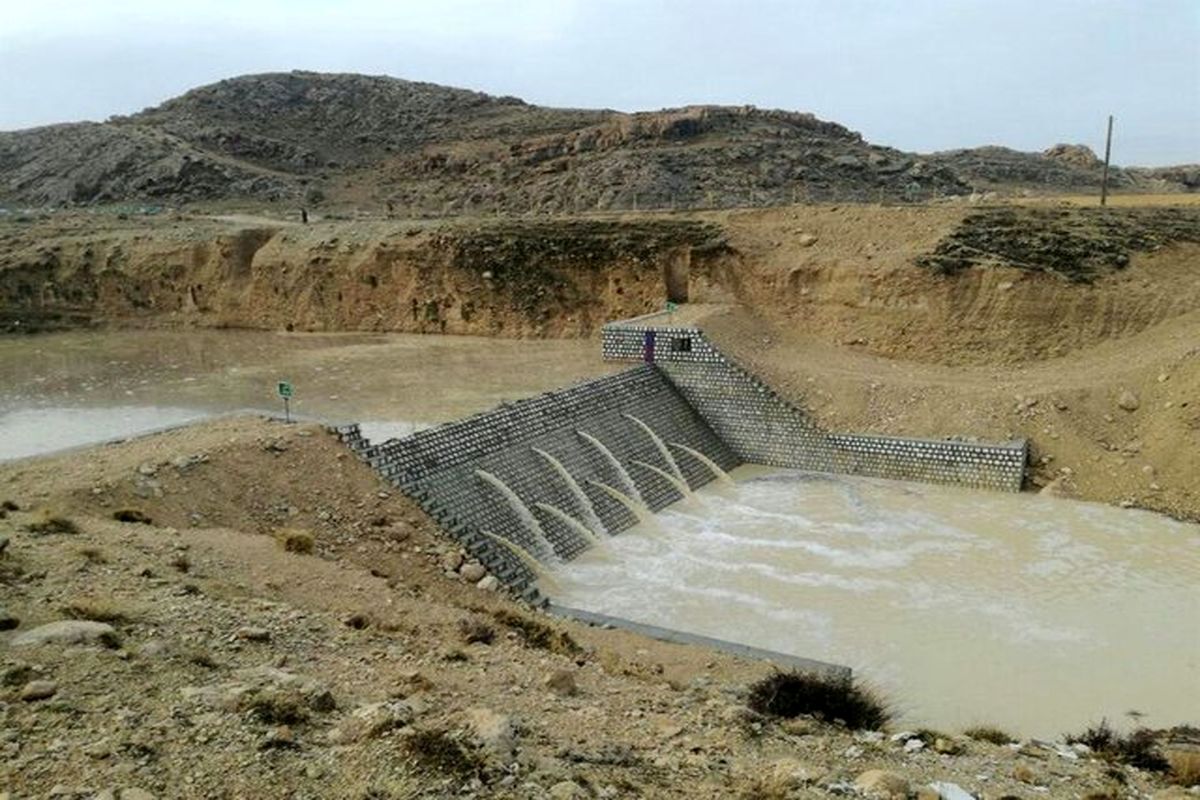 بدنبال بارندگی‌های هفته گذشته ۳۰ میلیون مترمکعب آب در ساز‌های آبخیزداری هرمزگان ذخیره شد.