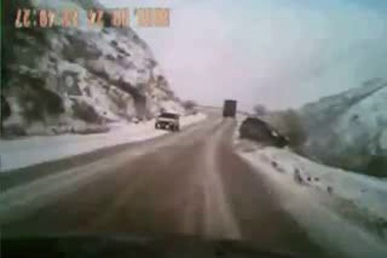 سانحه در جاده برفی