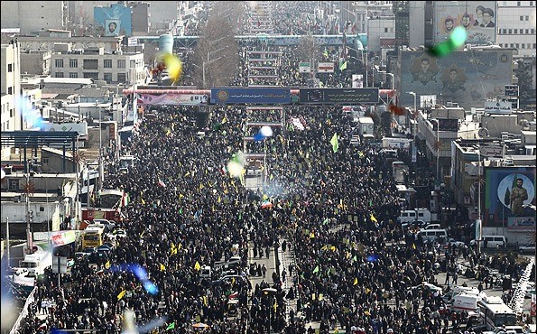 "من انقلابیم" شعار ملت در برابر آمریکا شد "من انقلابیم" شعار ملت در برابر آمریکا شد