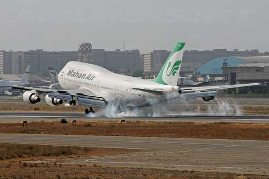 خروج هواپیمای تهران-اهواز از باند هنگام پرواز