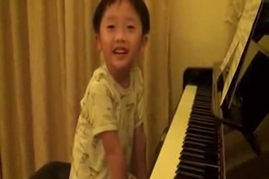 کودک 5 ساله و پیانو