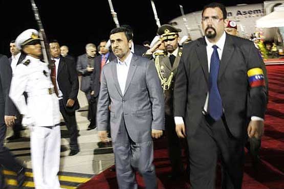 حضور احمدی نژاد در مراسم بزرگداشت و وداع با هوگو چاوز