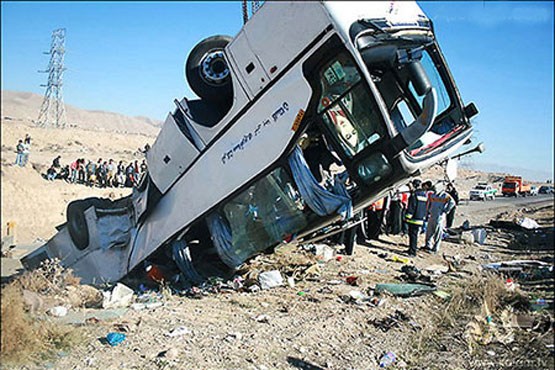 9 کشته و زخمی در تصادف اتوبوس با کامیون