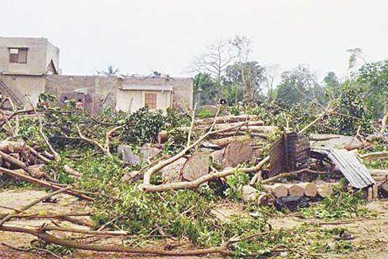 توفان در بنگلادش بیش از 20 کشته برجا گذاشت