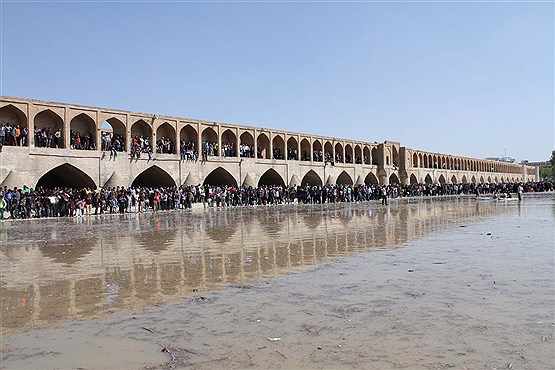 جاری شدن آب در زاینده رود جاری شدن آب در زاینده رود