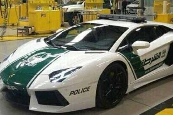 پلیس دبی لامبورگینی سوار می شود