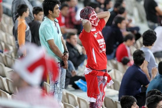 سوختگی تماشاگر پرسپولیس در اثر پرتاب نارنجک