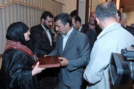 تجلیل رئیس جمهور از 14 همسر شهید، سه جانباز و 9 نخبه استان مازندران