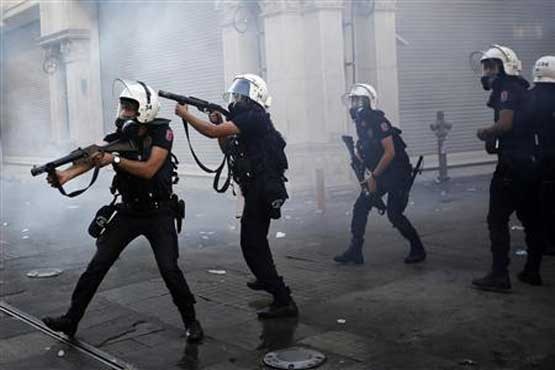ترکیه ؛ سرکوب معترضان با گازاشک آور
