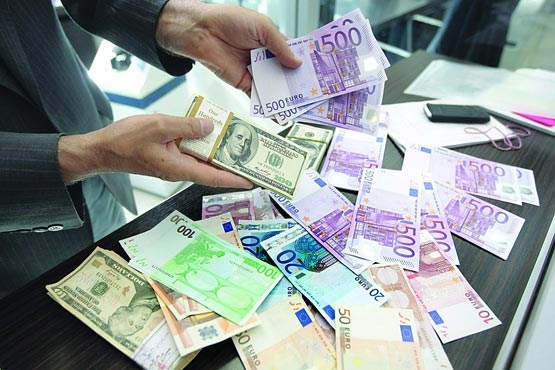 کاهش نرخ یورو و پوند در مرکز مبادلات ارزی