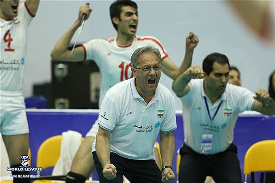 فروغ والیبال ایران