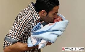 جواد نکونام و پسر تازه متولد شده اش/عکس