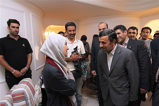 حضور سرزده احمدی ن‍ژاد در پشت صحنه سریال مادرانه