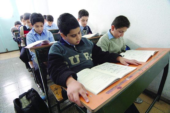 کلاس هفتمیها نمره انشاء میگیرند کلاس هفتمیها نمره انشاء میگیرند