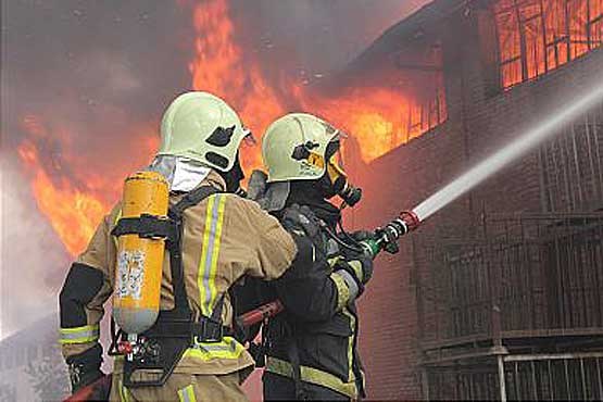 نجات 31 ساکن مجتمع مسکونی از میان دود و آتش