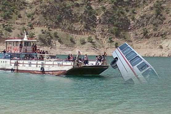 غرق مینی‌بوس با 12 مسافر در دریاچه سد کارون 3