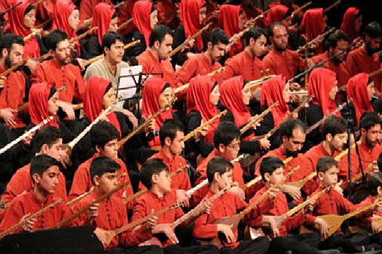 تنبورنوازی 5 سالهها در کنار 55 سالهها تنبورنوازی 5 سالهها در کنار 55 سالهها