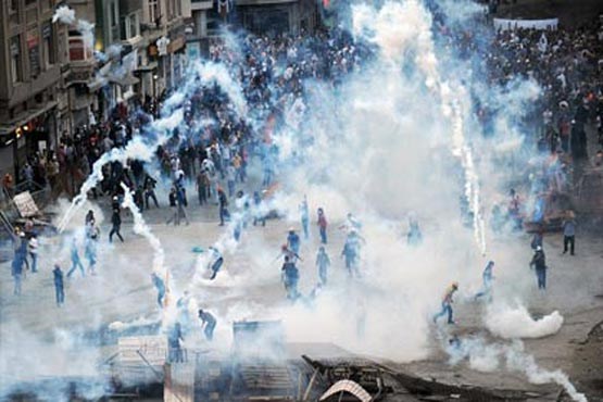 تظاهرات مردم ترکیه به درگیری با پلیس انجامید