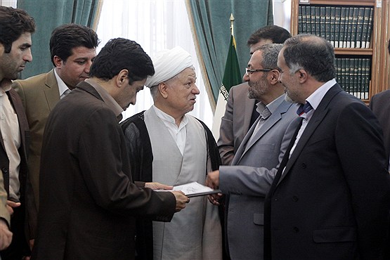 دیدار اعضای شورای مرکزی جبهه یادگاران شاهد با هاشمی رفسنجانی
