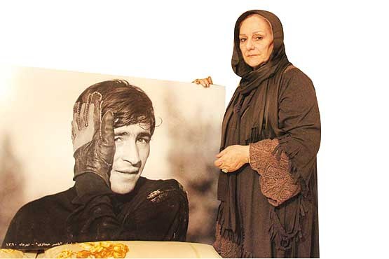 کمک خانواده ناصر حجازی به دختر محکوم به اعدام/عکس