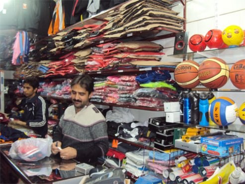 منیریه ؛ پرزرق و برق، اما کم رونق