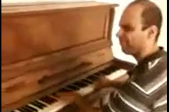 نوازنده و خواننده نابینای ایرانی