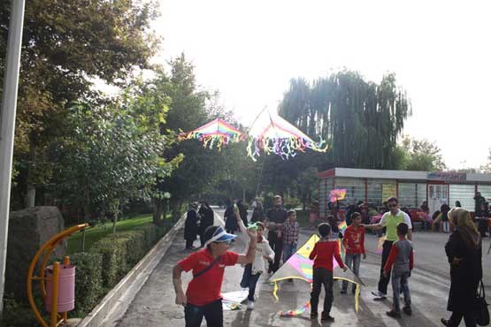 همایش بزرگ پیاده روی خانوادگی و جشنواره بادبادکها