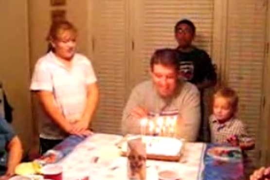 در جشن تولدش آتش گرفت
