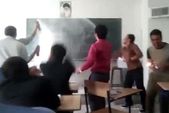 آتش گرفتن معلم سرکلاس در روز معلم