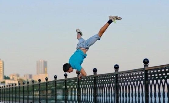 دیوانه ترین پارکور باز دنیا! +عکس