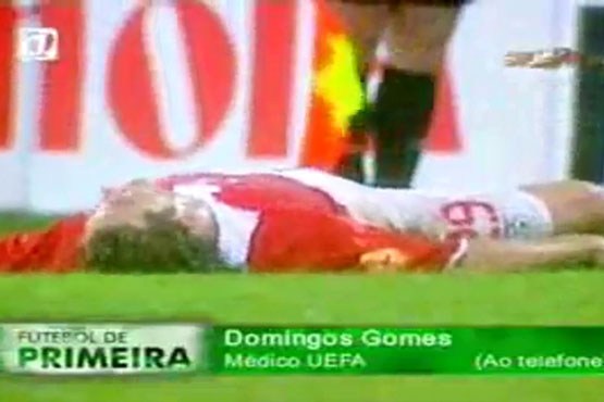 صحنه مرگ غم‌انگیز یک فوتبالیست در حین بازی