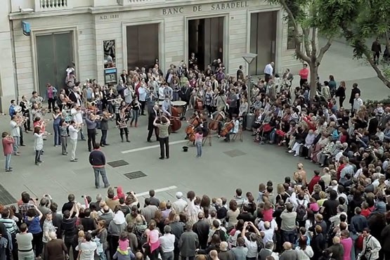 اجرای کنسرت خیابانی ۱۰۰ نفره تنها با پرداخت یک سکه